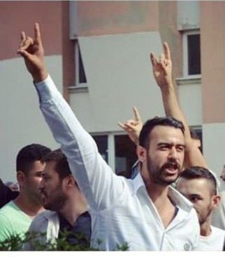Avicenna_Razi's tweet photo. Ömer'imiz bugün 48 yaşında...
Fırat'ımızın da şehadetinin 7. yılı... 

Size kıyanlarda yoktur din iman...

#ÖmerHalisdemir
#FıratYılmazÇakıroğlu https://t.co/3CiROcZinQ