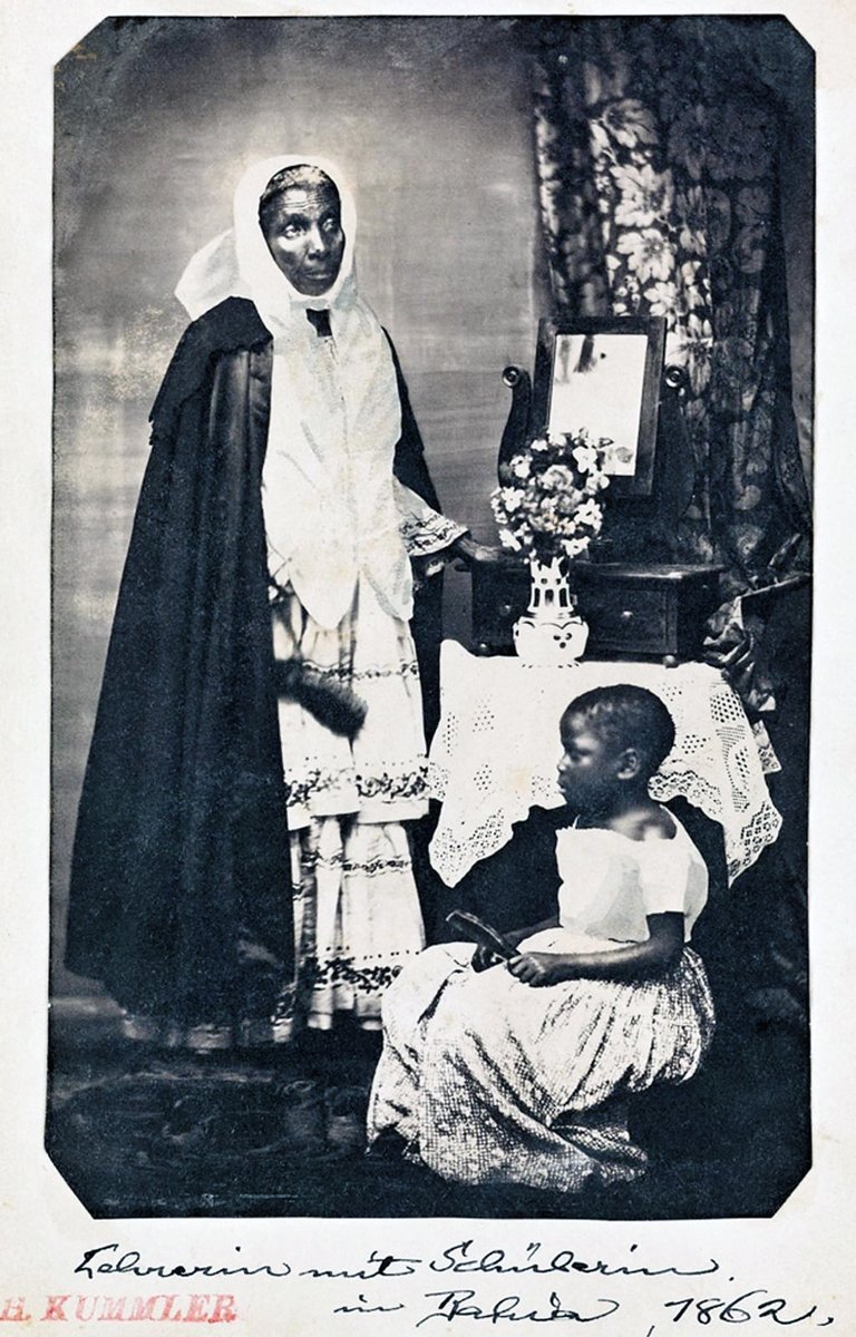correio24horas's tweet photo. O anjo bom que a Bahia apagou da memória: conheça Maria de Lima das Mercês https://t.co/l54UFSkd3b

Protetora dos órfãos, ex-escravizada criou instituição beneficente no século 19. Recebeu apoio de imperatriz, mas sua obra social foi 'apagada' da história. Por quê? #Correio24h https://t.co/slT4Ikn93Z