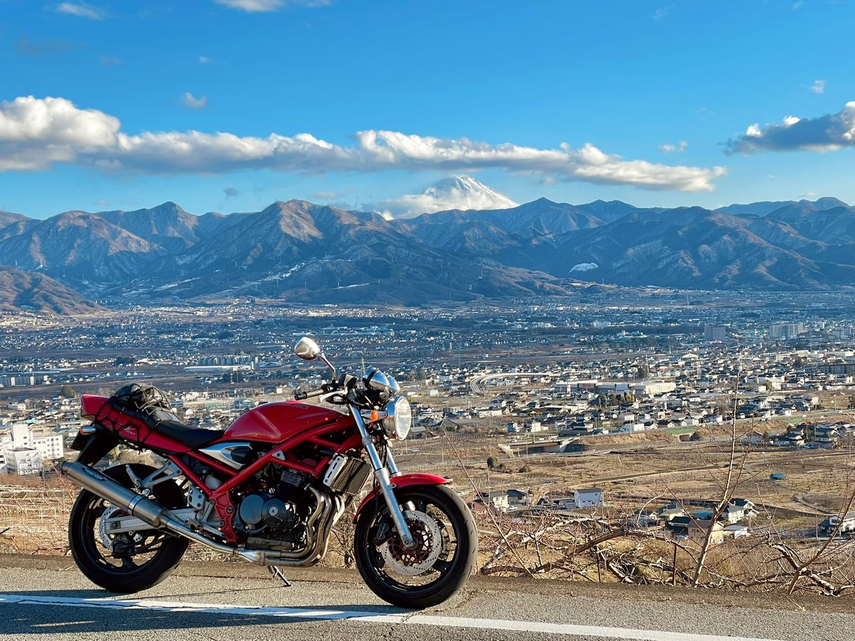 24ok_a's tweet photo. #Bandit #suzuki
#GK7AA #Bandit400V
#バンディット
#甲府盆地 #富士山
#フルーツライン https://t.co/tDvlIFT2v7