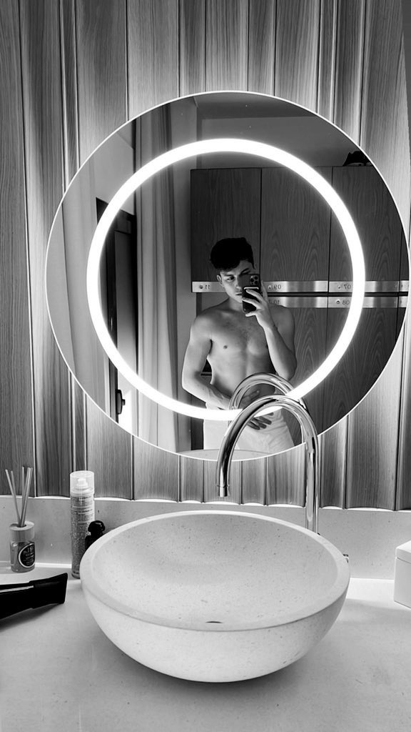 canibal3s's tweet photo. 𝐈𝐍𝐒𝐓𝐀𝐆𝐑𝐀𝐌.♥︎ᗕᗒ #SeductiveSunday 
▼                   ▼
   @canibal3s
                      
𝕐𝕠𝕦 𝕔𝕒𝕟 𝕝𝕠𝕠𝕜 𝕒𝕥 𝕞𝕖 𝕓𝕦𝕥 𝕟𝕠𝕥 𝕗𝕒𝕝𝕝 𝕚𝕟 𝕝𝕠𝕧𝕖
───────────────
        ⌂          ⌕          ⊞          ♥︎ https://t.co/q48JOquRQu