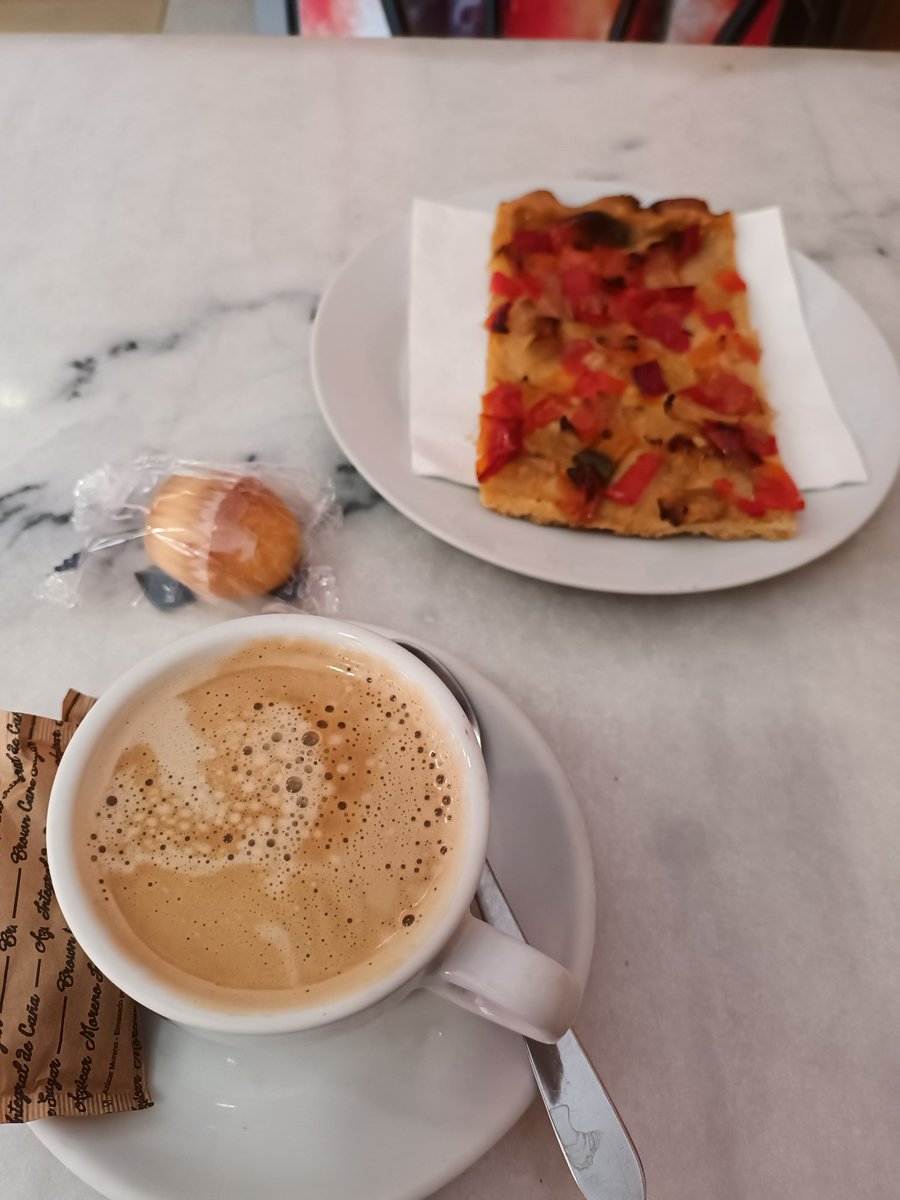 Cocadetrampo121's tweet photo. Desayunando. https://t.co/skFEbPLtyf