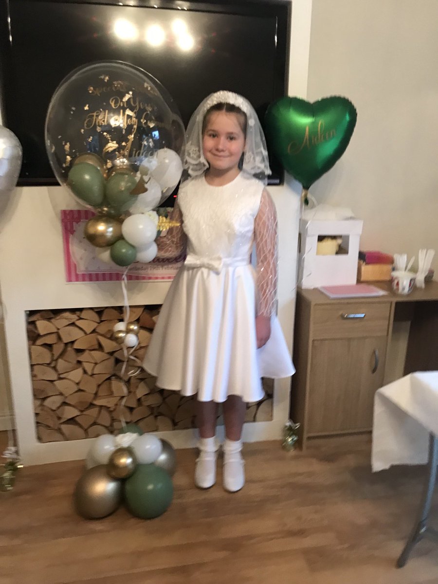 AineCasey's tweet photo. Congratulations to Aideen who made her First Holy Communion yesterday xx Huge thanks to Fr Andrew for the lovely mass and a massive thanks to the teachers and staff of ⁦@OSJ_Y5N⁩ St James for all their hard work 💚 https://t.co/tXy7d1C2nn