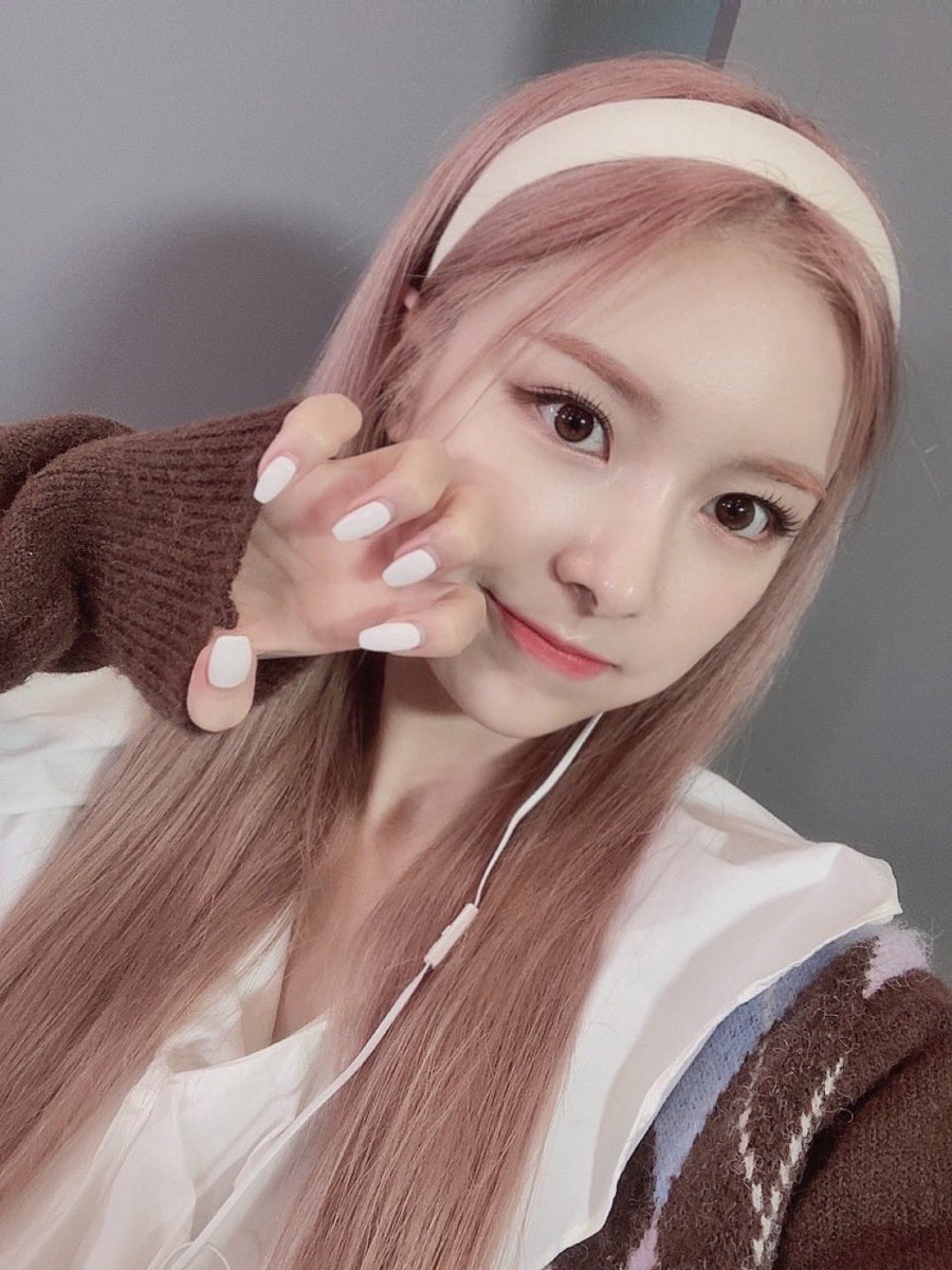 she's so cute and for what ???