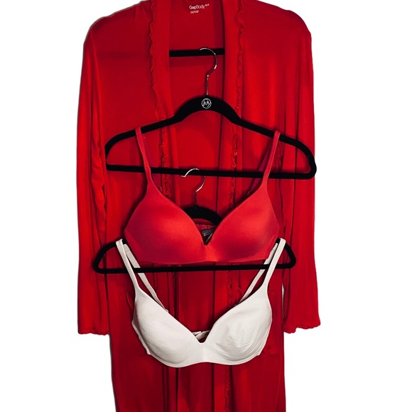 Bodyboards's tweet photo. So good I had to share! Check out all the items I'm loving on @Poshmarkapp from @MelB214 #poshmark #fashion #style #shopmycloset #americaneagleoutfitters #victoriassecret #lamo: https://t.co/w09tqIWjWv https://t.co/lIurImS4u4