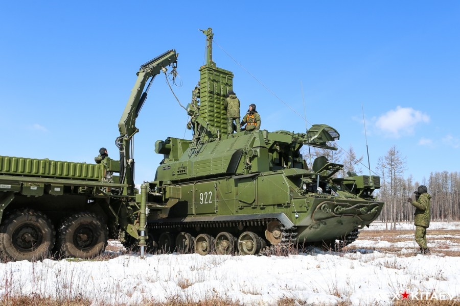 Petr20122333's tweet photo. На Кубани зенитчики Южного военного о��руга в ходе тренировки обнаружили и уничтожили малоразмерные маневрирующие цели условного противника из вооружения зенитного ракетного комплекса «Тор-М2У»  #ПВО #ЮВО #ЗРК #ТорМ2У #ИЭМЗКупол #АлмазАнтей
https://t.co/nsDraI8qk7 https://t.co/xJ1xN3mk6m