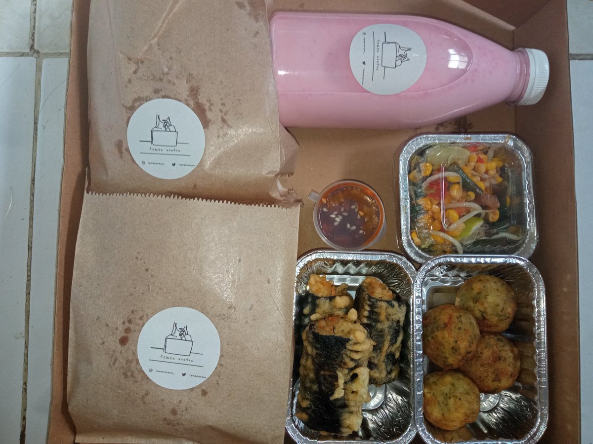 Temenonton's tweet photo. Satu box gini cuma 75.000 kapan lagiiii guysss😍😍 yuk yang belum ikut po, ikut antrian po minggu depan! Mumpung masih harga promo, jangan sampai ketinggalan yaaa~ https://t.co/7MpuTqMV1d