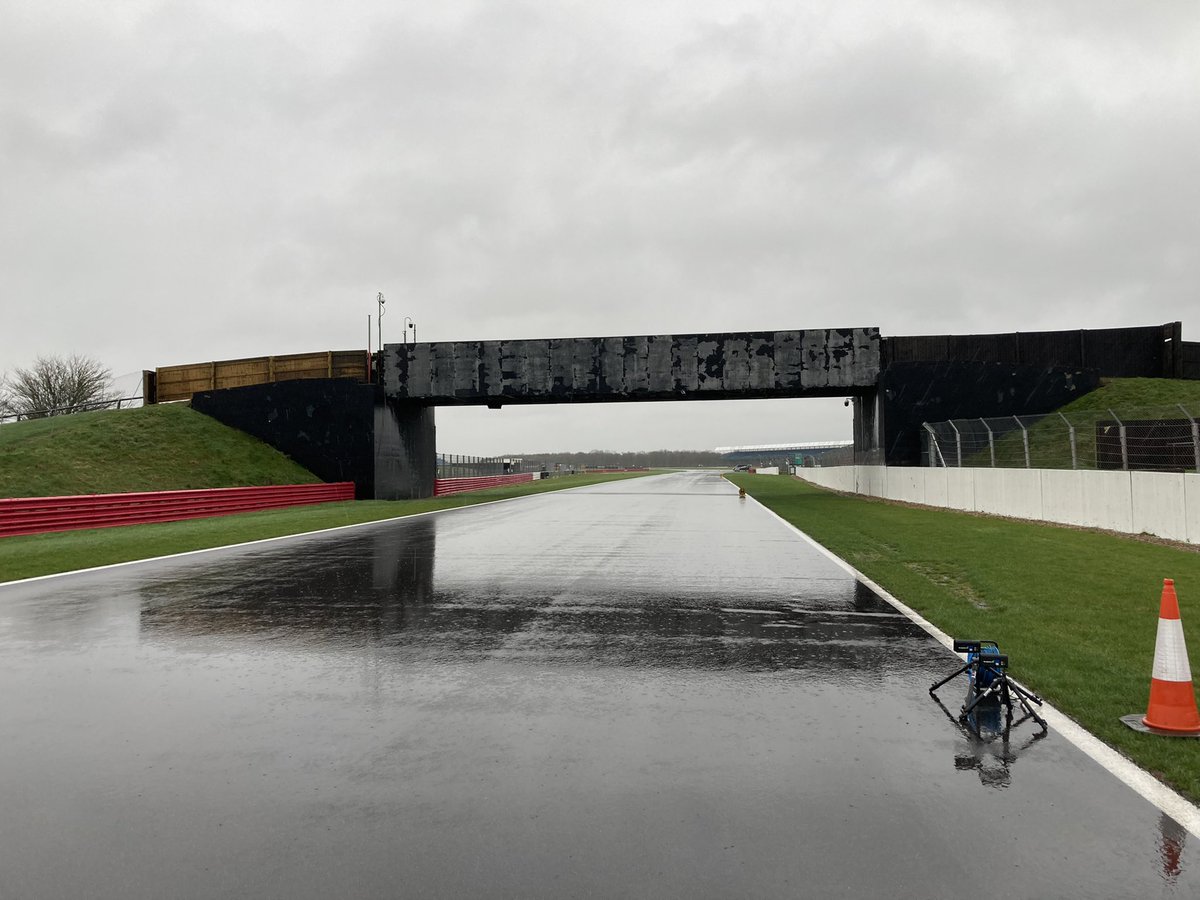 Mrwaterbiscuit's tweet photo. Four seasons in one day yesterday at Silverstone. The #pomeroytrophy certainly reminded me of the #birkett. โ๏ธ๐ฆโ๏ธ๐ง https://t.co/KIWU7FXzzO