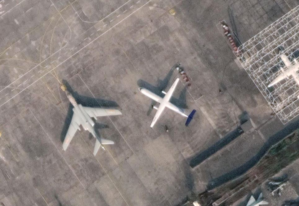 Prova_61's tweet photo. There were rumours that the #MA700 had flown late last year, it certainly seems to have acquired engines (how and which?) and paint. Seen at AVIC Yanliang https://t.co/awnlwBkhC6 cc @theaircurrent #avic #xian https://t.co/JUHaXHLG0d