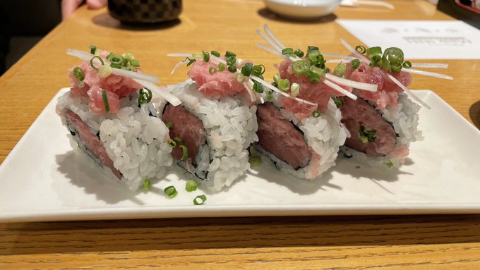 今日行ったお寿司屋さん美味しかった♪ また行きたいな💕 https://t.co/DwKDAYolJI