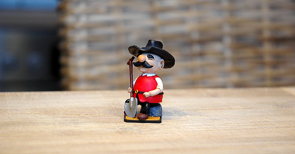 HoboldsGrotte's tweet photo. I don't remember the last time I made this gentleman. #ImperialSettlers was released in 2014. I am still happy to come back to this game ❤️
Meet the First Player Mayor 😊 @Portal_pl #pimpmygame #boardgames #tabletop #brettspiel #mepples https://t.co/DdeY16lH0W