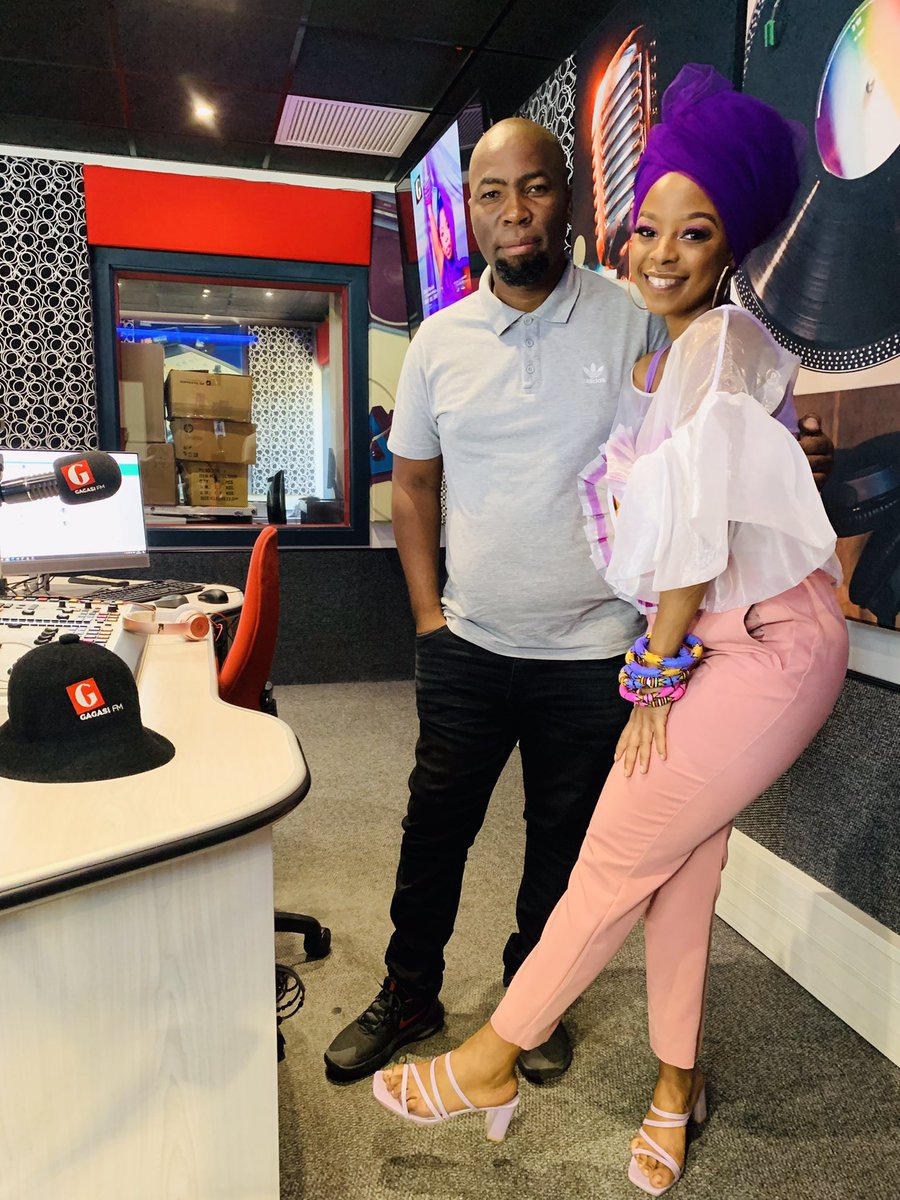 As mentioned earlier, she’s here in the studio and quickly to the perform after. (<a href="/ZinhleMadela/">Zinhle Madela</a> )
@UrbanSoulRadio1 📻
<a href="/iamCollenZondo/">#OGCollenZondo🇿🇦</a> 🎙

#StillAtIt
#USR
#Sundaysbelong2us