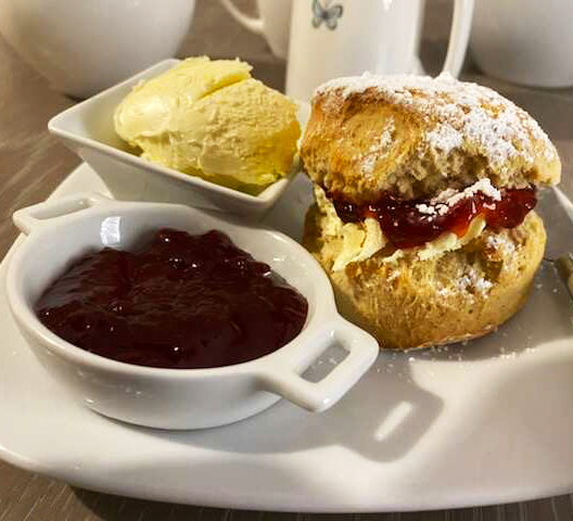 OrchardViewFarm's tweet photo. Enjoy a delicious Cream Tea in our cosy café. A lovely winter treat for only £4.95. Available Tuesday to Thursday, call 01844 27 33 87 to book.

#CreamTea #supportlocal #visitbucks #lovewhereyoulive #SmallBiz #WhereYouShopMatters #FarmShop https://t.co/LaeLxko7PT