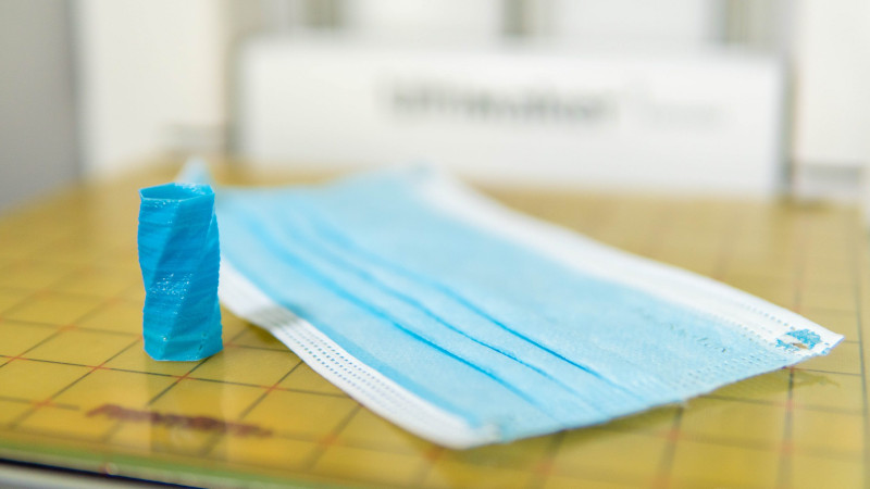 XometryEU's tweet image. 😷 The #disposablemask was a necessity during the COVID-19 pandemic, but they presented an ecological challenge. Research at the University of Bristol hopes to turn these masks into #3dprinting filament.
  
📰 Visit our blog for more interesting news: zcu.io/9rjH