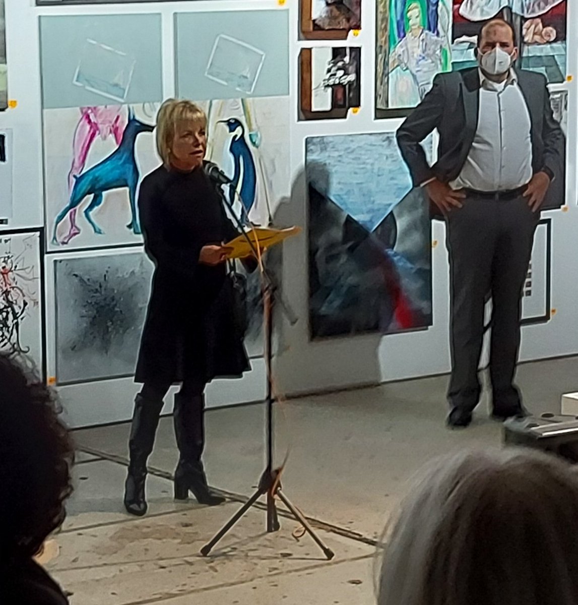 markus_boehm_'s tweet image. Tolle #Laudation von Edda Rössler und Daniel Mouson direkt vor meinem Diptychon #Penguin und #Dog. Eine grandiose Vernissage im Kunstverein Familie Montez #Frankfurt #kvfm #KunstvereinMontez #artexhibit #artexhibition #exhibition #kunstausstellung #vernissage #art #kunst