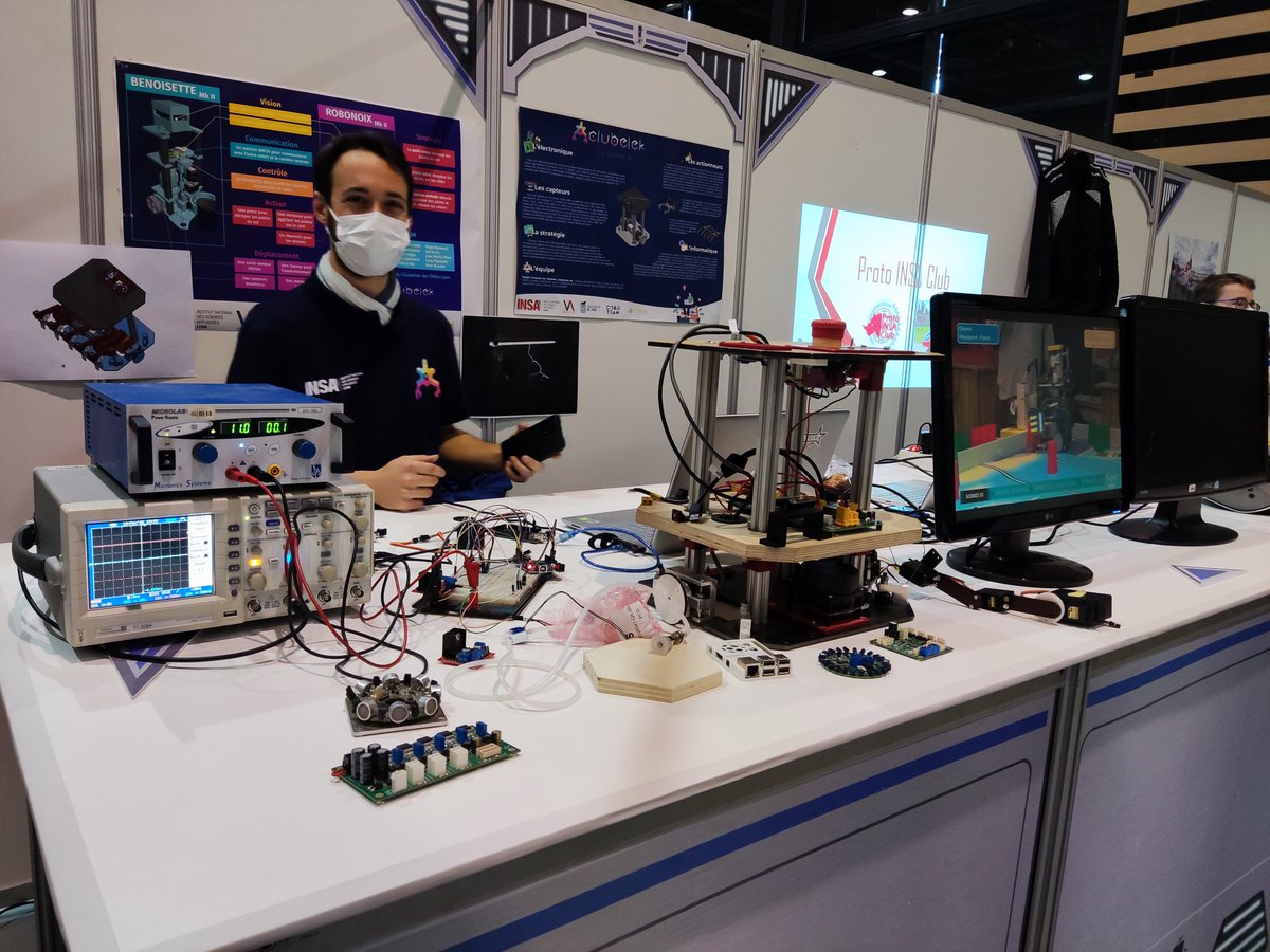 Le club s'est rendu avec <a href="/InsaProto/">Proto INSA Club</a>  et <a href="/CLESFACIL/">CLES-FACIL</a>  au festival Yggdrasil pour animer un stand INSA à l'occasion du nouvel évènement "Demain mais en mieux"
On y a partagé notre travail (notamment celui du pôle Coupe) avec un public très varié et c'est mission accomplie !⚡