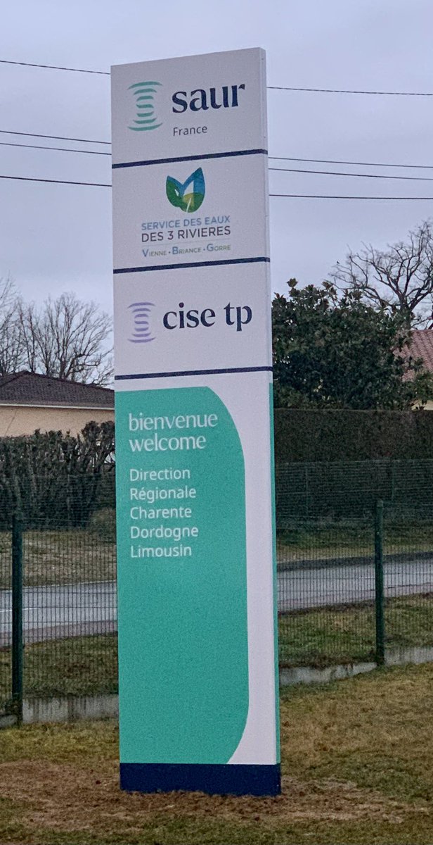 fabienne_lopez's tweet photo. Pose de la première pierre de la  nouvelle Direction régionale Saur Charente Dordogne Limousin avec @PBlethon en présence du syndicat des eaux Vienne Briance Gorre. Une implantation historique pour le @GroupeSaur ! #AncrageLocal https://t.co/MlfHKKPqQr