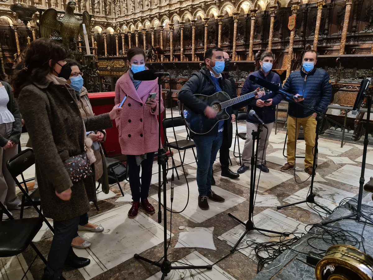 MFC TOLEDO
Familias del MFC Toledo participan hoy domingo en la misa que preside el Obispo Don Francisco Cerro Chaves en la Catedral de Toledo y que dan fin a las actividades de las semanas de la familia.