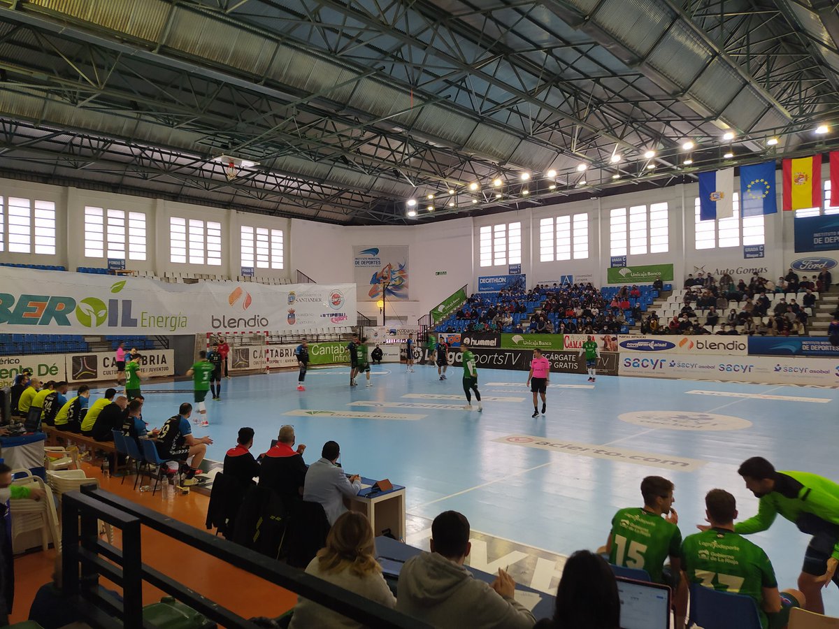 ZaraUG's tweet photo. Hacia tiempo que no podía venir a ver al @bmSinfin y es una pasada volver a verlo así! Gracias @SERVANDOREVUELT por permitirme venir con los chicos de @CuinFundacion #encasa 💪 https://t.co/KrvgzffOsa