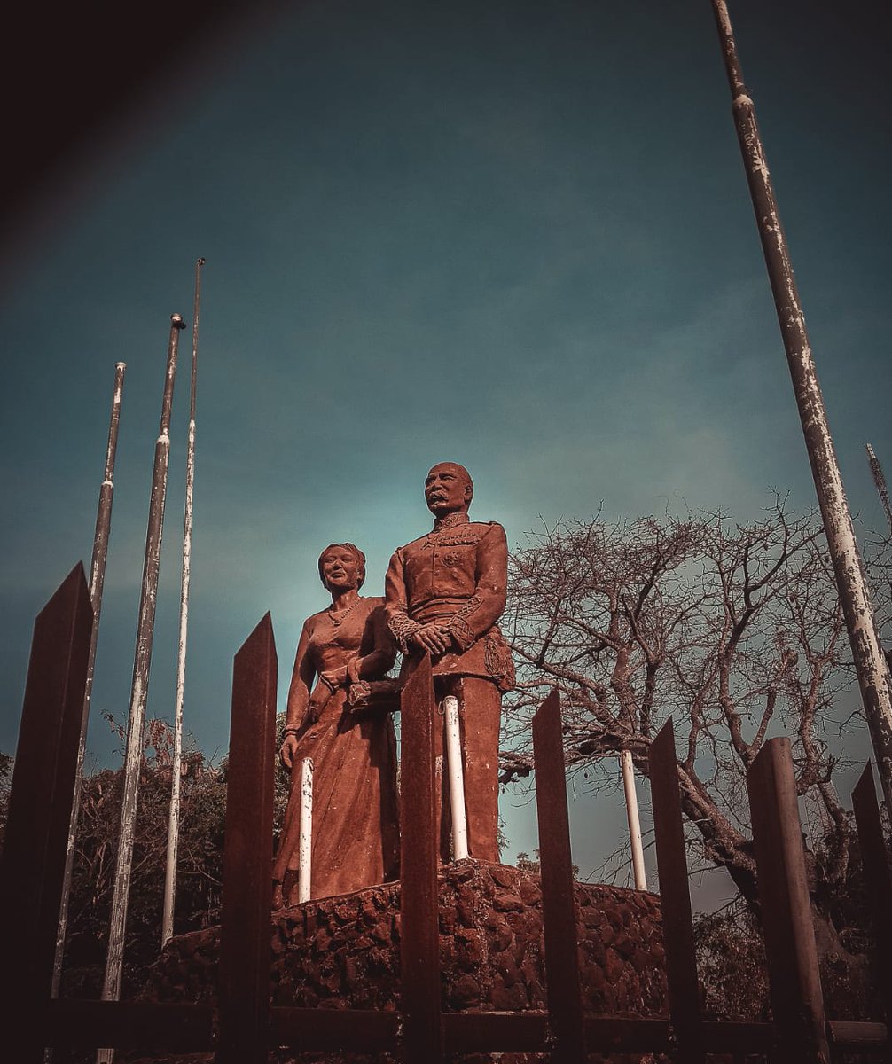 OcheAkor4's tweet photo. Statu of #Lord_Lugard at his rest house atop mount patti Lokoja.

Many have asked whats Inside this building? Read thread to find out. #Lugard_Chronicles the photobook pre-order link out on @tryselar in few days https://t.co/GaRDAJBu91