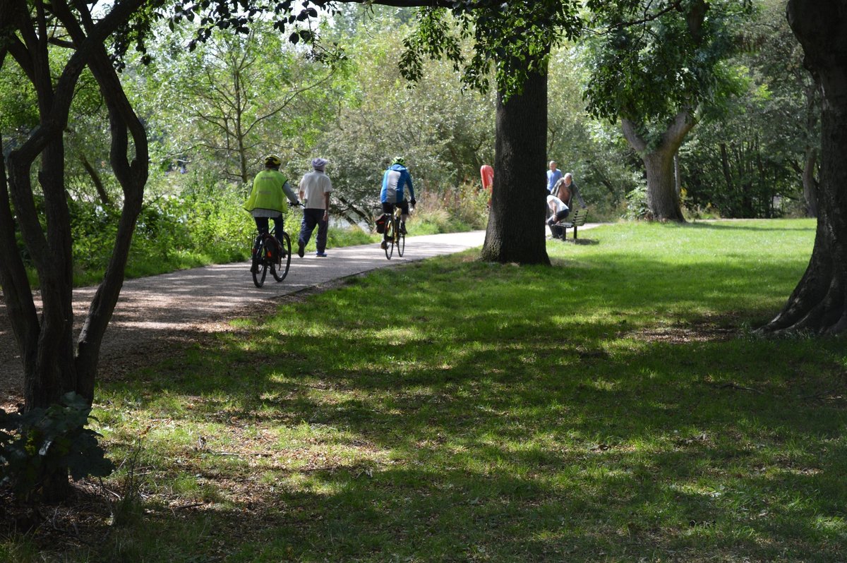 BhamCityCouncil's tweet photo. We have declared a climate emergency and made a commitment to reduce the city’s carbon emissions. Our ambition is for the council and the wider city to become net zero carbon by 2030.
Have YOUR say on our #RoutetoZero Survey 2022 https://t.co/tsVOmGYcT7
#BeBoldBeBham https://t.co/ud1w0sa0sT