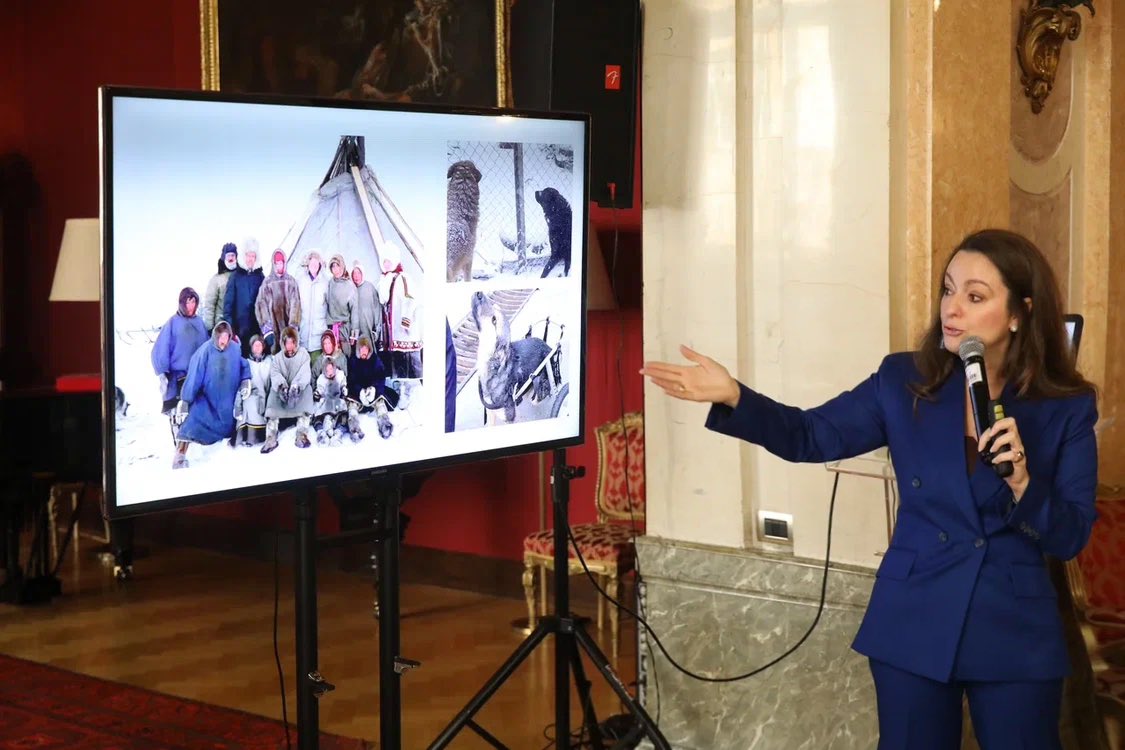 RomanoffFamily's tweet photo. Princess Victoria Romanoff presented the activities of the Russian imperial foundation to the Italian community in the Italian Embassy in Moscow #moscow #italianembassy #charity #romanoff #romanov https://t.co/cxNW57Qcgk