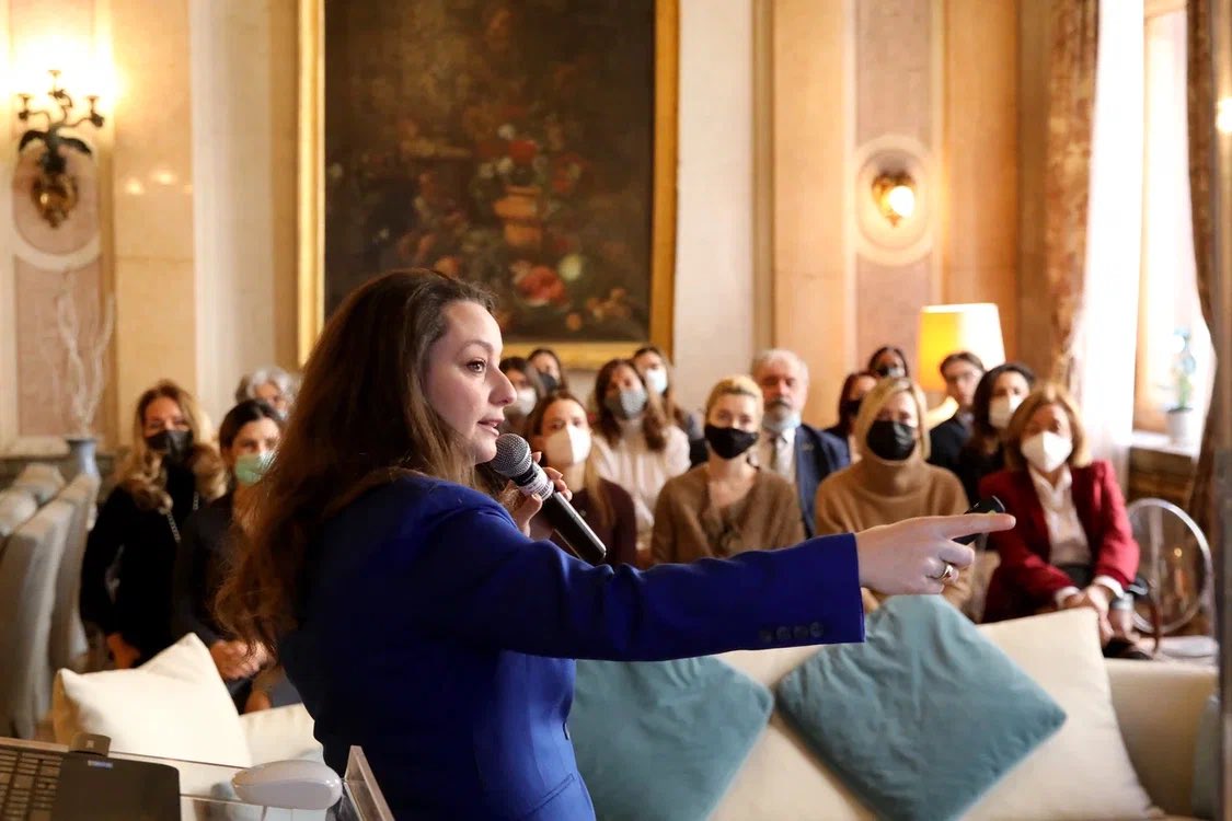RomanoffFamily's tweet photo. Princess Victoria Romanoff presented the activities of the Russian imperial foundation to the Italian community in the Italian Embassy in Moscow #moscow #italianembassy #charity #romanoff #romanov https://t.co/cxNW57Qcgk