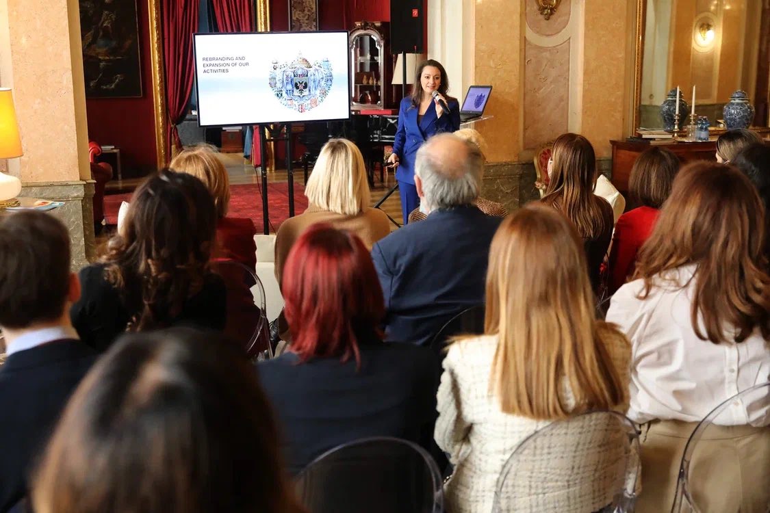 RomanoffFamily's tweet photo. Princess Victoria Romanoff presented the activities of the Russian imperial foundation to the Italian community in the Italian Embassy in Moscow #moscow #italianembassy #charity #romanoff #romanov https://t.co/cxNW57Qcgk