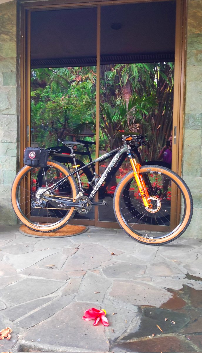 EverestDoc's tweet photo. My bike at the door of the library... Which is in a garden https://t.co/jkcbrXtxGg