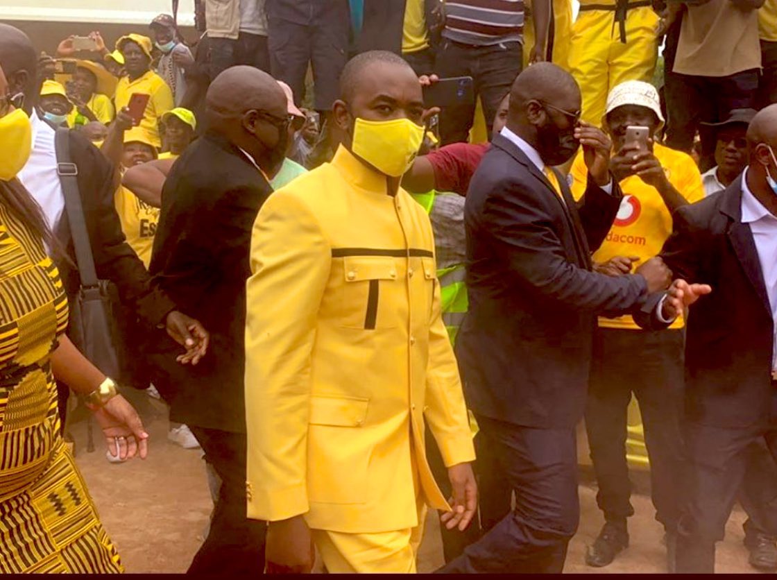 daddyhope's tweet photo. Chinonzi regedza ndochawakabata mumaoko, kwete chirimumwoyo.

#YellowSunday https://t.co/VhKAcrBcfz