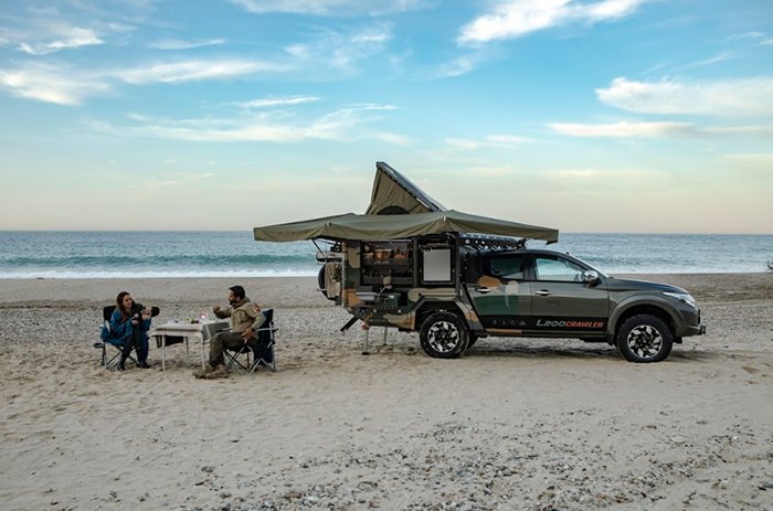 Sen benle konuşurken,yüz hatlarını incelerdim ben...