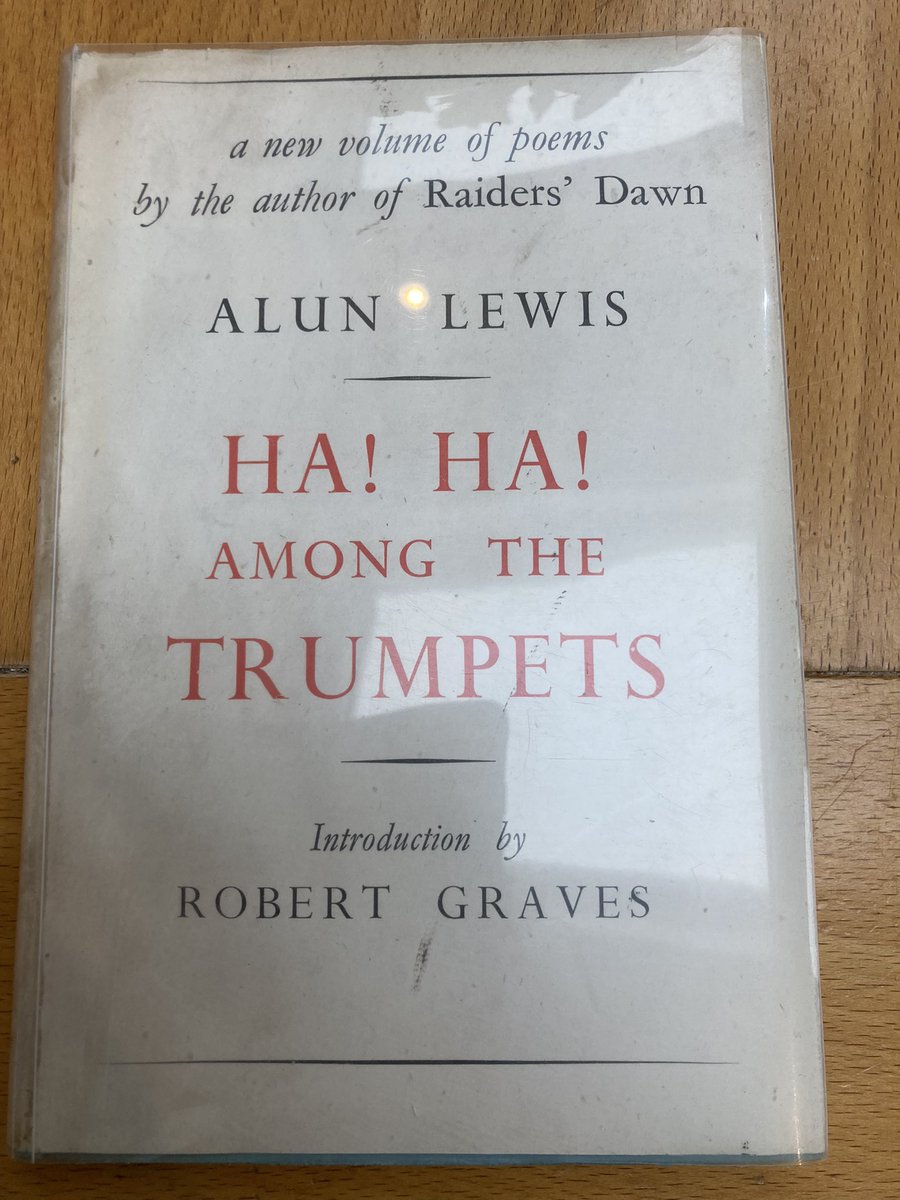 MatthewMCSmith's tweet photo. Bought yesterday from @OxfamSwansea14 - the majestic mystic Welsh #poet #AlunLewis - dustjacketed and lovely condition. I have two copies of this now. One of my favourites and not selling! £3.00 🤩
@timrugby13
@RobertGravesSoc @SerenBooks https://t.co/8bZNSv1UnW
