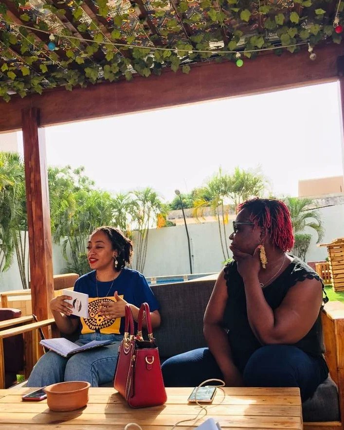 Hier, ma très chère <a href="/Nounfoh/">-</a> a partagé "Rivales" avec notre bookclub Le Colibri. Et c'était tout simplement super!
I appreciate you Marthe!
Merci beaucoup pour ta disponibilité et ta sincérité. 
Et nous attendons tes prochains écrits avec patience.

#lecolibribookclub