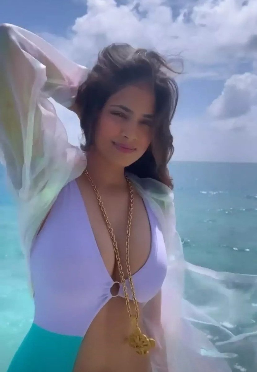 KollyCensor's tweet photo. . Malavikamohanan https://t.co/4LXKiW6F7A
