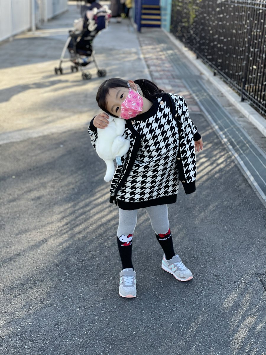 Penny22h's tweet photo. Relaxing and happy family day. Usually busy with work, but will not forget to return to the family. Besides the boss, I am also a mother.💖💖💖 https://t.co/yeTrpaI6SF