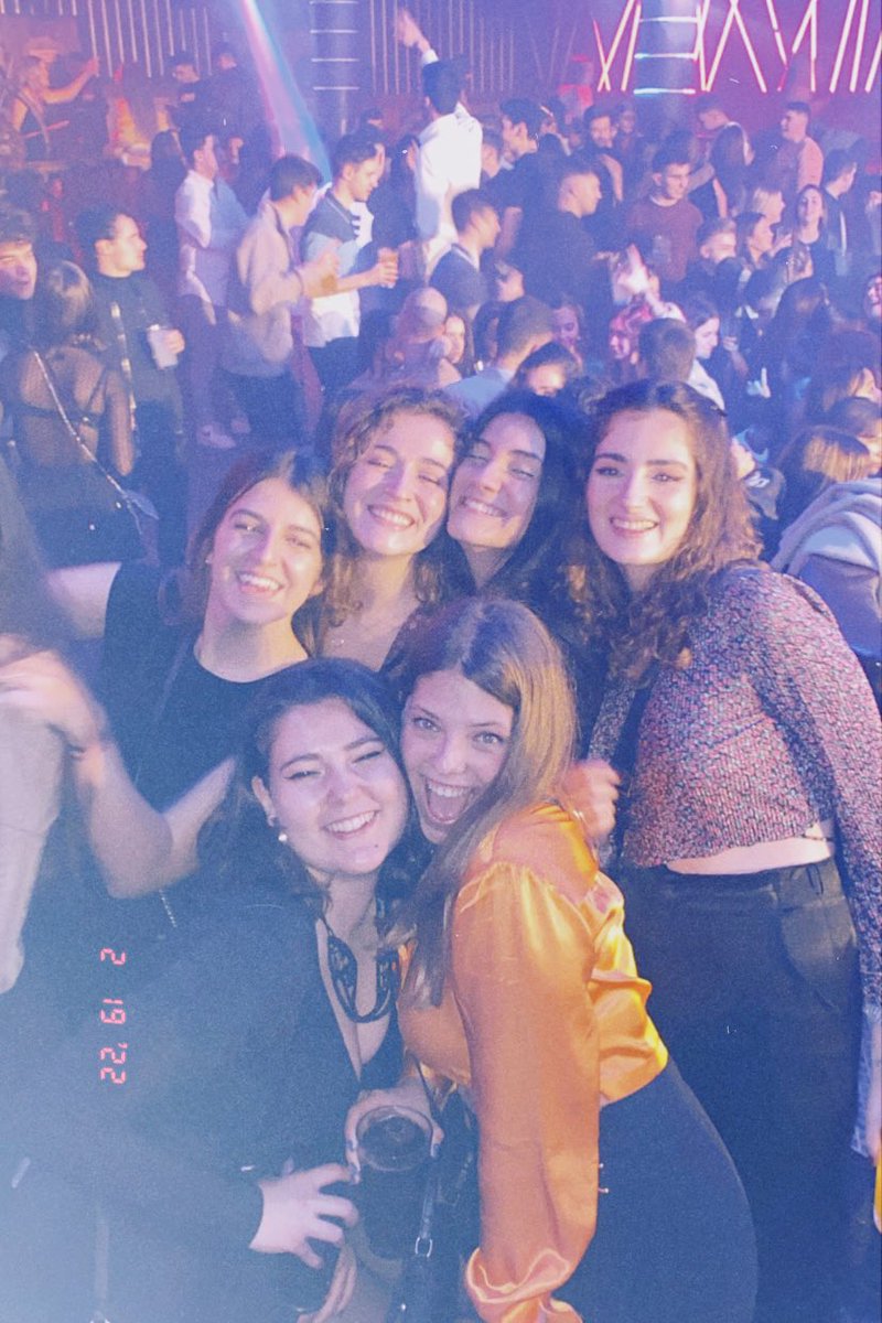 Luuciatufav's tweet photo. Con las mías; 💘✨ https://t.co/v4gHweepwS
