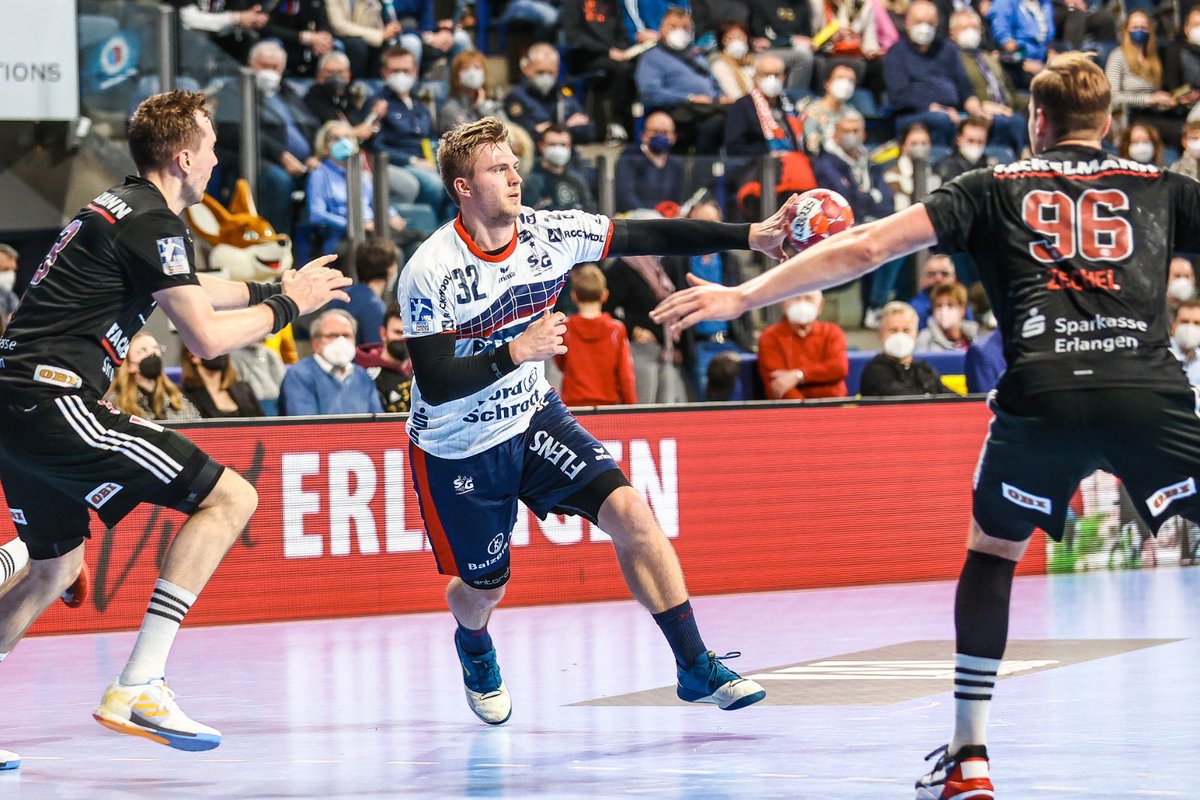 SGFleHa's tweet photo. 56‘ Rot für #Steinert nach einem Foul an Franz #Semper. #Semper verwandelt den Angriff.
________
#HCESGF 24:29
#SGPower 💙❤️
#OhneGrenzen https://t.co/WXGDs1j2y2