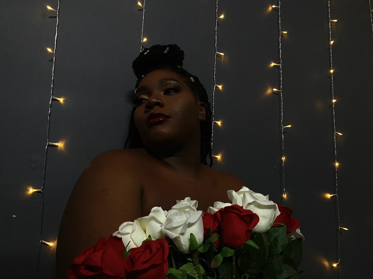 BBry710's tweet photo. License is suspended cause my curves drive him crazy 💋😉
#ValentinesDay #valentinesphotoshoot #flowertop #love https://t.co/EbjX8V5HER