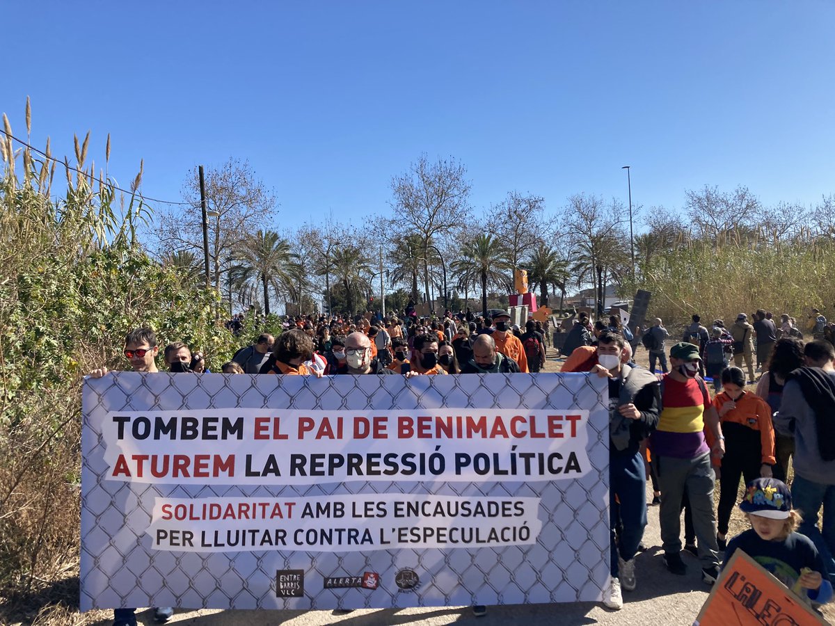 cuidembeni's tweet photo. Pel camí de les Fonts! Anem avant! Benimaclet junt a altres barris i moviments socials com ara EntreBarris, a l’avantguarda de la lluita per la vida! Poder popular!
#maiPAI
#AIGUATERRAILLIBERTAT
#NIPAINIPE https://t.co/BYWbQwzHen