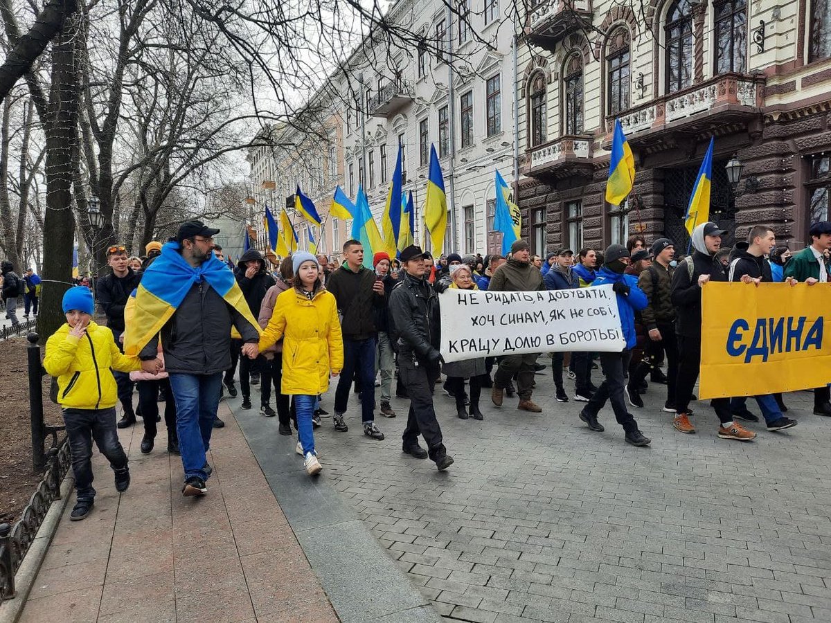 NKOdesa's tweet photo. 🇺🇦 В Одесі відбувся патріотичний Марш Єдності

Тисячі одеситів вийшли на вулиці міста, аби продемонструвати свою готовність стати один за одного у разі вторгнення РФ. 

Детальніше за посиланням - https://t.co/EsQ3rqbx2Q

#МаршЄдності #ОдесаЄдина https://t.co/qy3Coq9lbZ