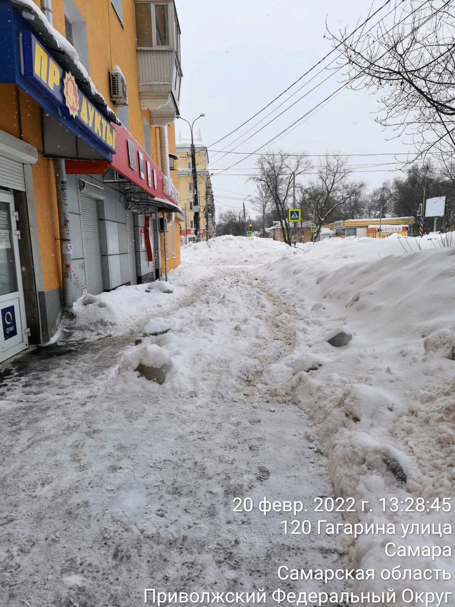 <a href="/SamMobilePriem/">Мобильная приемная Губернатора Самарской области</a> @SODEDDS вопрос в студию <a href="/AdmSov/">Администрация Советского района г. о. Самара</a> кто обслуживает дом по ул. Гагарина 120. Сбросили снег, лёд с крыши и оставили как есть, народ же сам может протаптывать тропиночки себе, правда ноги можно переломать