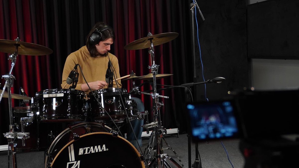 Müzik dolu bir pazar günü olsun. 
#crossstüdyoları #crosslounge #drums #recording #youtubevideo #klipçekimi #sunday