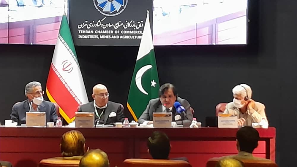 rahimhayat's tweet photo. Spoke at #Pakistan #Iran #business forum organised by #Tehran Chamber.  14 member @LahoreChamber delegation led by Pres @MianNaumanKabir visiting #Iran for mtgs with #Iranian cos &amp; #Mashad &amp; #Isfahan Chambers.1st visit after #Corona for both Chambers #PakIrantrade @PakinIran 🇵🇰🇮🇷 https://t.co/ddBP2pNt5F