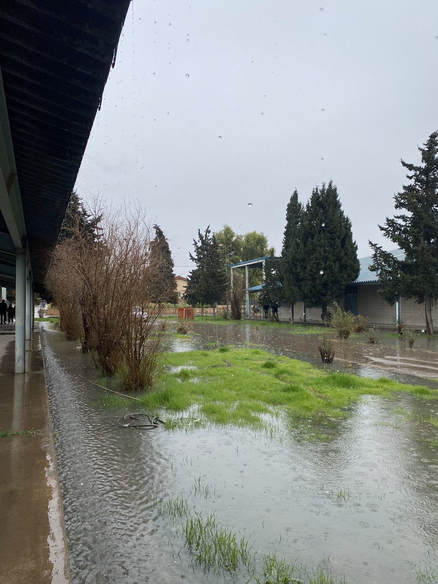 fatmaamf1's tweet photo. I think our uni should offer us boats next time but no doubt the weather is AMAZING! https://t.co/idKrHu2rHu