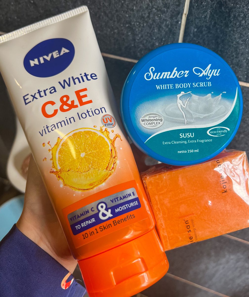 nxjwanasir's tweet photo. The best combination yang I pernah try to brighten up my skin! 

Segala parut, kulit kusam, sun-tan cepat betul hilang. I’ve tried so many brightening products before this tapi this combination paling nampak kesan cepat 💯. Harga pun sangat affordable and won’t tear your pocket👍🏻 https://t.co/Bo83wJVUm5