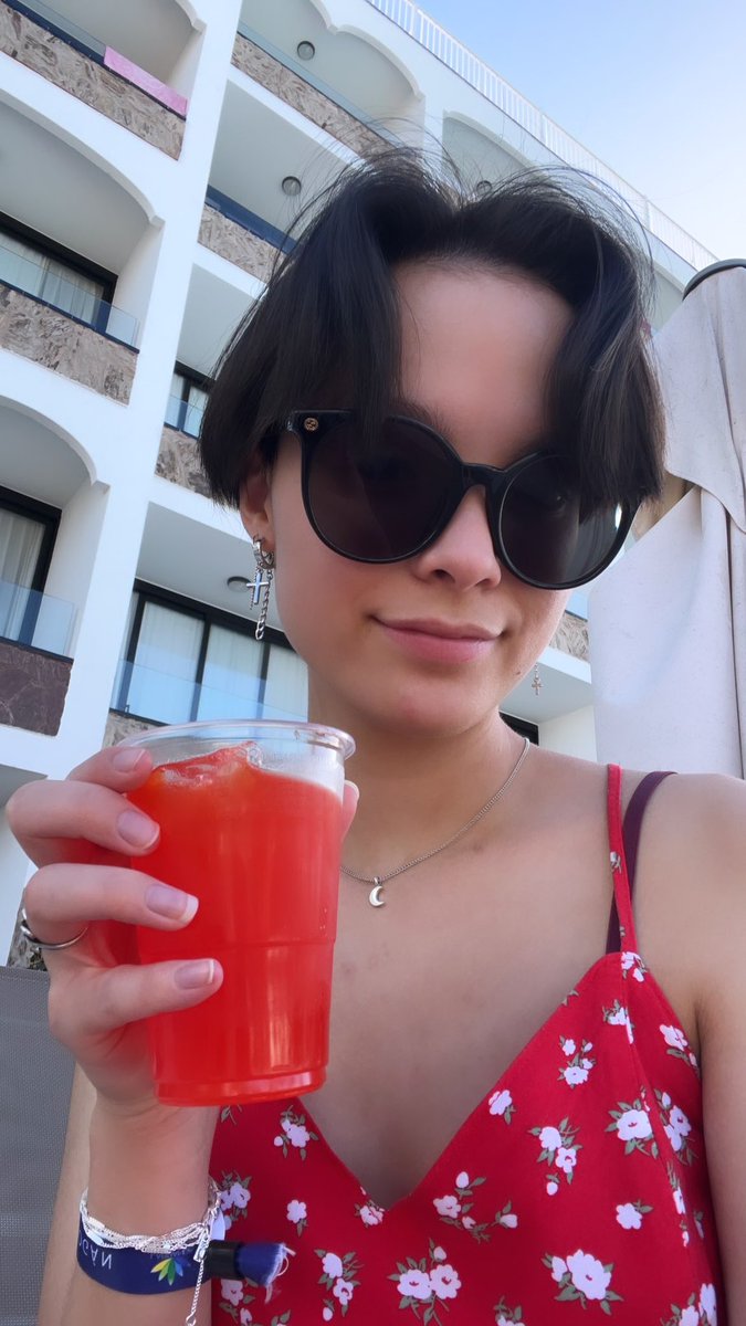 AnnaAnzi's tweet photo. Vacation time🌴✨ https://t.co/ll8mPQ7v5O