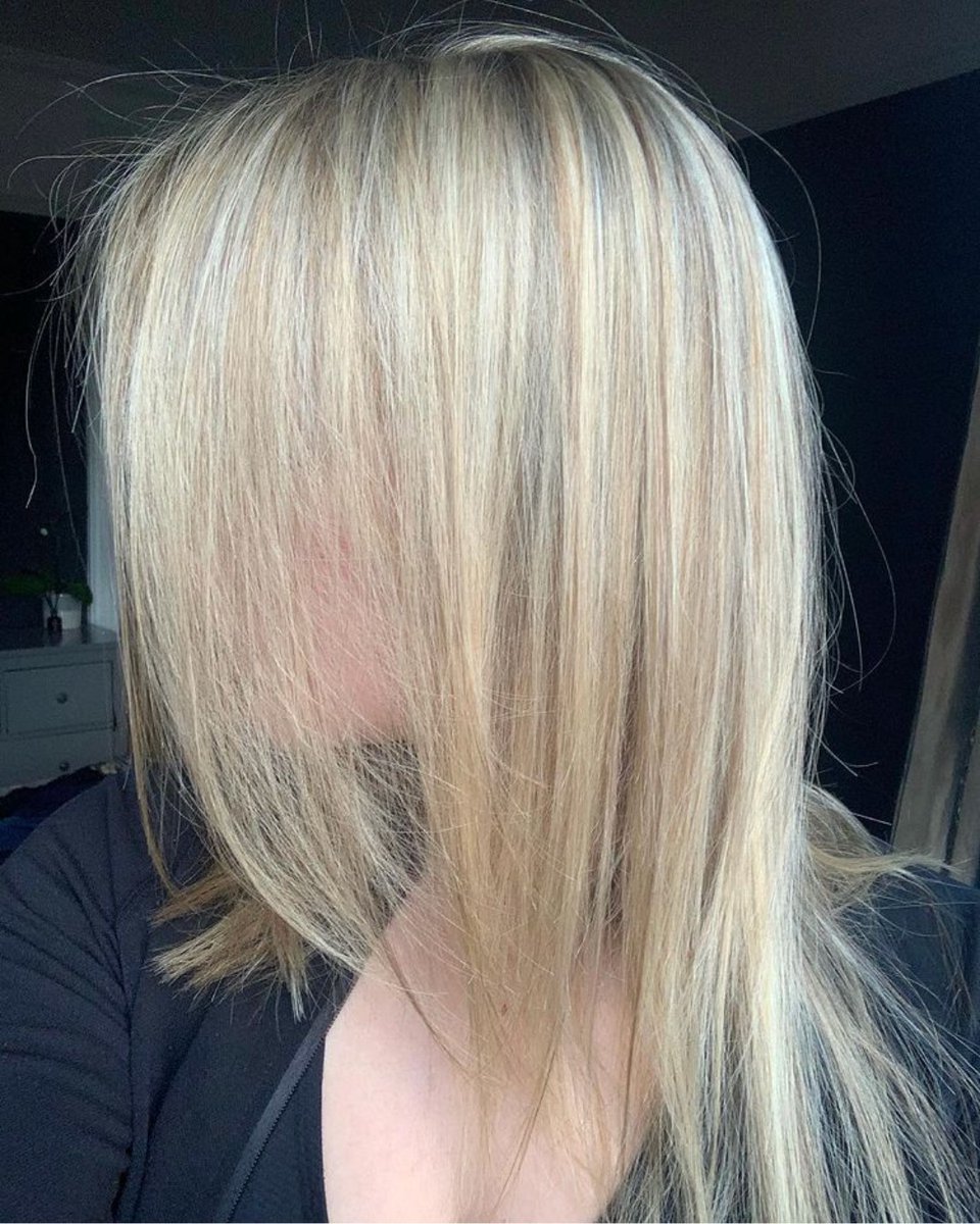 RemiCachet's tweet photo. Thickness and length from #SuperStylist @laurenreedhairextensions with this transformation using her favourite Flat Tips.
#blondehairextensions #prebondedhair #hairextensionspecialist #keratinbonds #flattiphairextensions https://t.co/RE3mQMi4Q5