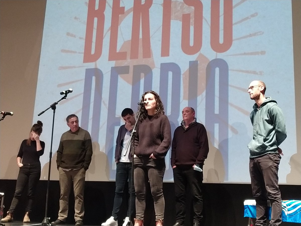 iPatxi's tweet photo. Eskerrik asko @athletic_eus eta @RealSociedadEUS
#bertsoderbia Zornotzan https://t.co/C1C4dnHwVE