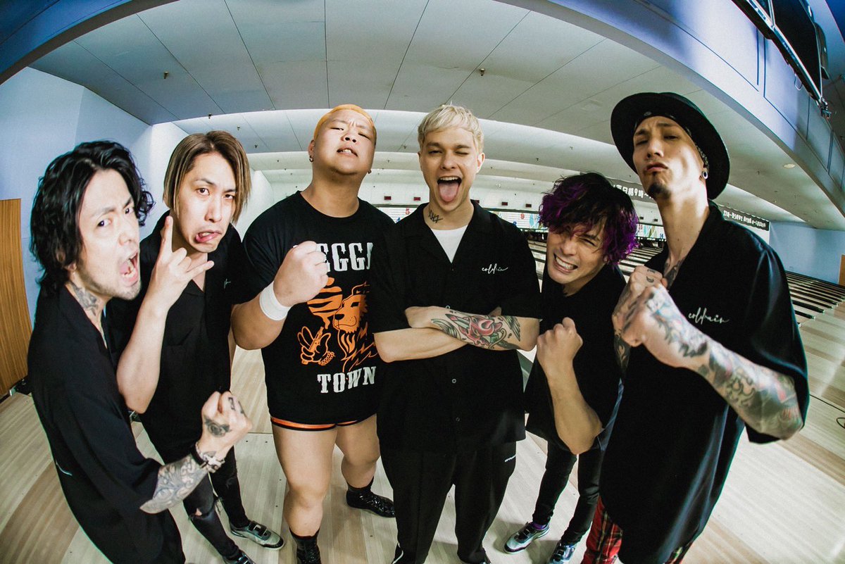 naotasu0421_dna's tweet photo. 俺が"プロの技執行人"として出演したボウリング大会がYouTubeで再配信
嬉しそうな吉村と、それどころじゃないcoldrainの皆さんを是非ご覧ください
めちゃめちゃおもろいで
#coldrain #coldrainTV
#ddtpro #wrestleUNIVERSE https://t.co/O9rY1O00IC