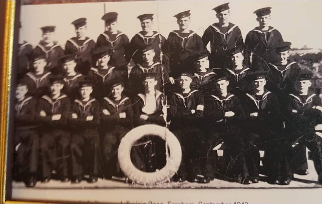 FittersLtd's tweet photo. @AlgerinesAssoc
My Dad Frederick Aubrey Connell, middle row, third on the right. https://t.co/4enbTpyjpk