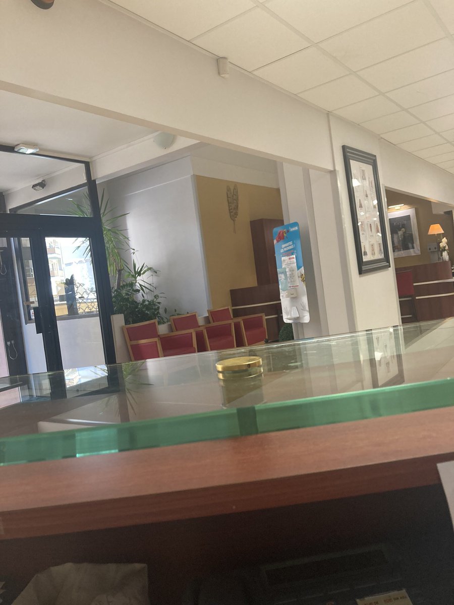 Issamenide's tweet photo. J’ai juré infirmier en EHPAD le dimanche il peut t’arriver des dingueries à tout moment…
Là je dois être le secrétaire pcq elle doit partir un moment ailleurs ptdrrrrrrrrrr https://t.co/QdhObEJIhG